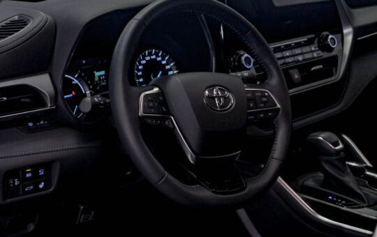 Toyota Highlander w pełni zabezpieczona folią PPF LLumar i powłoką ceramiczną Ultracoat